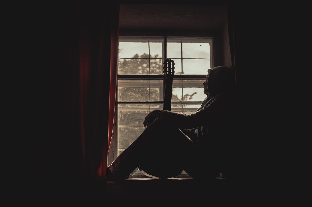 The hidden physical struggle of anxiety before healing begins person experiencing anxiety symptoms like chest tightness and overthinking before healing journey